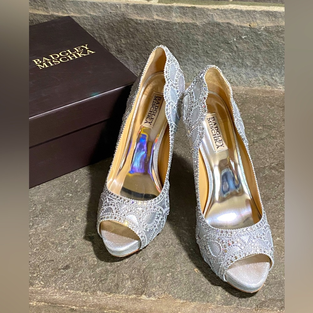 NWT in box,Badgley Mischka WITNEY silver/crystal stiletto peep toe shoes 9